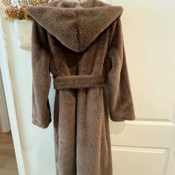 Rebecca Minkoff maxi length faux fur hooded belted wrap coat - Picture 7 of 7